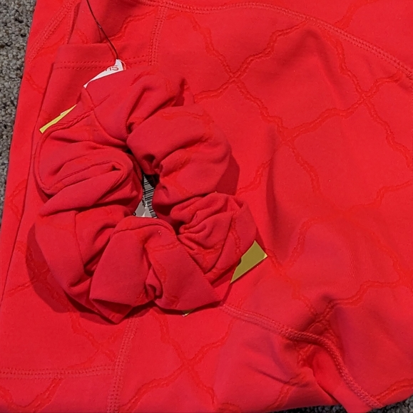 SHEFIT - Leggings w/ Pocket, Scrunchie and Mesh Laundry Bag - Picture 4 of 7